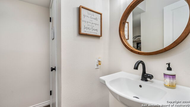 Listing photo id 10 for 5410 Fm 1863