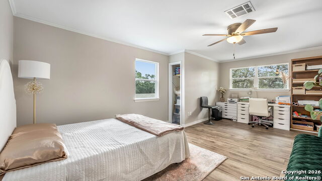 Listing photo id 11 for 5410 Fm 1863