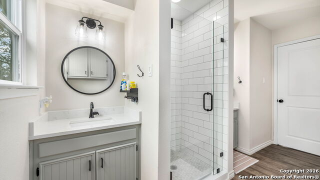 Listing photo id 12 for 5410 Fm 1863