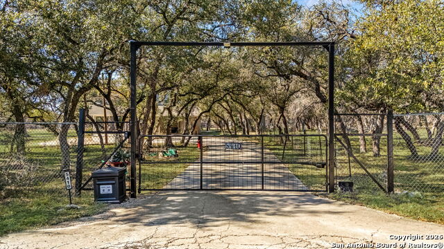 Listing photo id 17 for 5410 Fm 1863