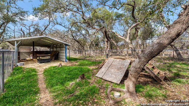 Listing photo id 23 for 5410 Fm 1863