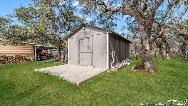 Listing photo id 25 for 5410 Fm 1863