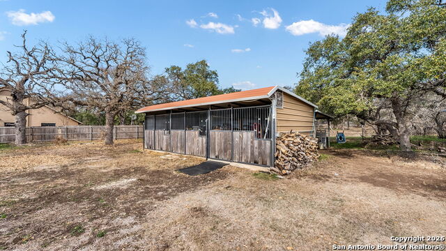 Listing photo id 26 for 5410 Fm 1863