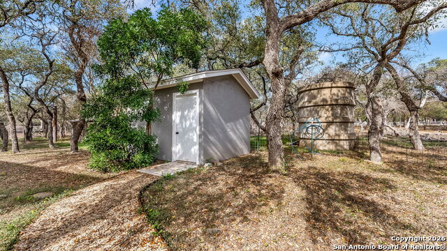 Listing photo id 33 for 5410 Fm 1863