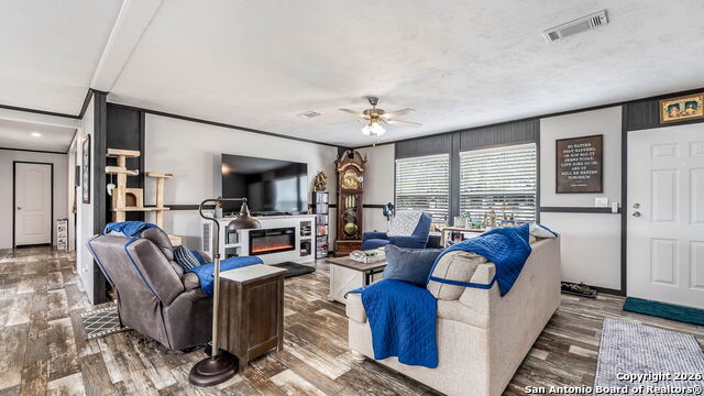 Listing photo id 37 for 5410 Fm 1863