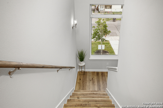 Image 23 of 37 For 505 Linden  