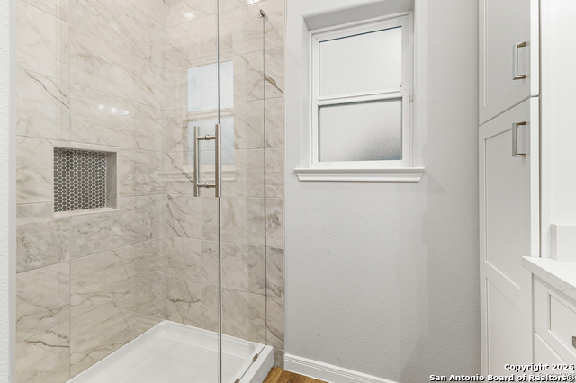 Image 35 of 37 For 505 Linden  