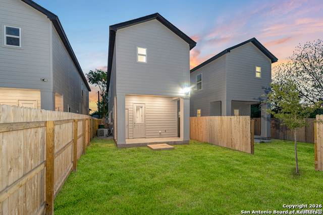 Image 5 of 37 For 505 Linden  