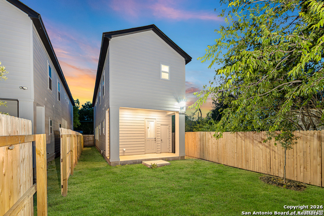 Image 24 of 31 For 507 Linden  