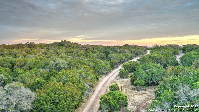 Listing photo id 3 for 438 Yellowstone Lane