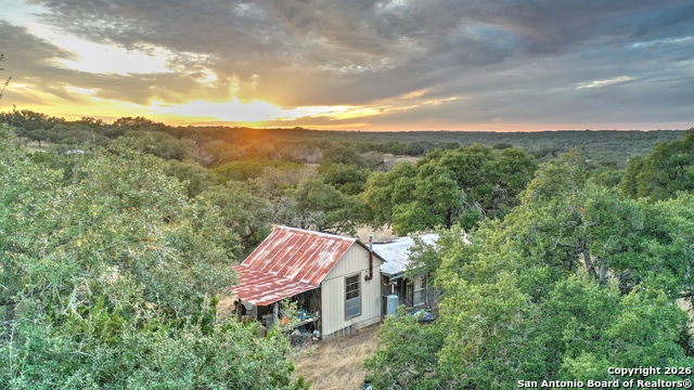 Listing photo id 5 for 438 Yellowstone Lane