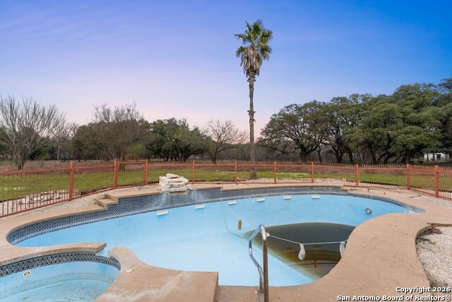 Image 40 of 57 For 5421 Lockhill