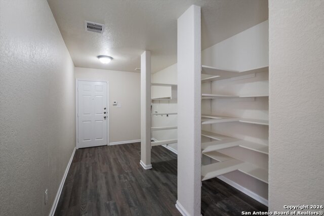 Image 14 of 31 For 233 Springtree Trl