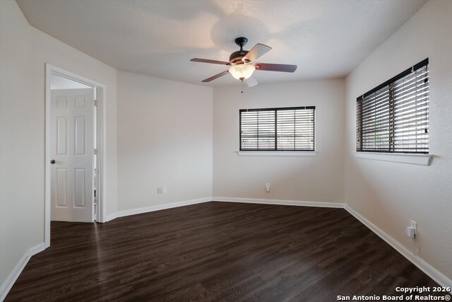 Image 17 of 31 For 233 Springtree Trl