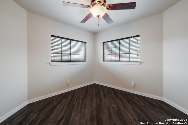 Image 18 of 31 For 233 Springtree Trl