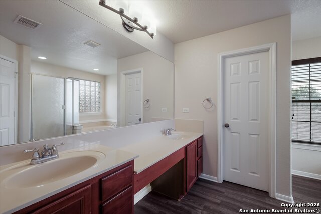 Image 19 of 31 For 233 Springtree Trl