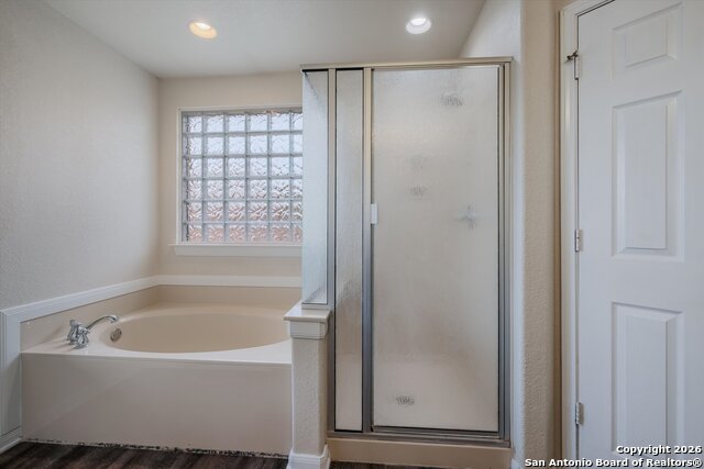 Image 20 of 31 For 233 Springtree Trl