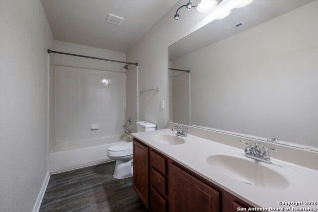 Image 21 of 31 For 233 Springtree Trl