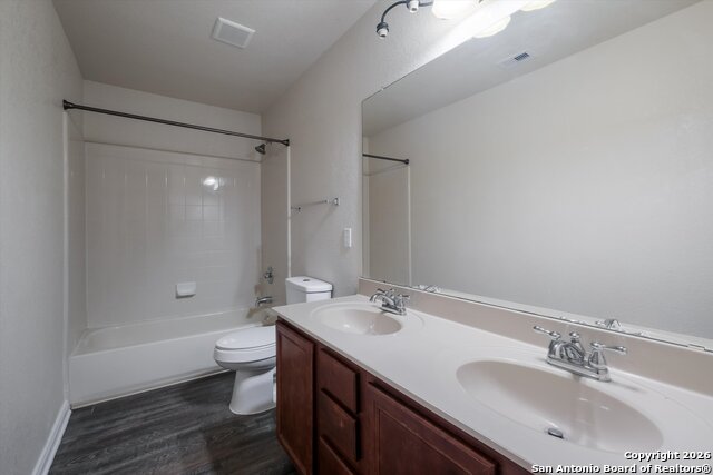 Image 24 of 31 For 233 Springtree Trl