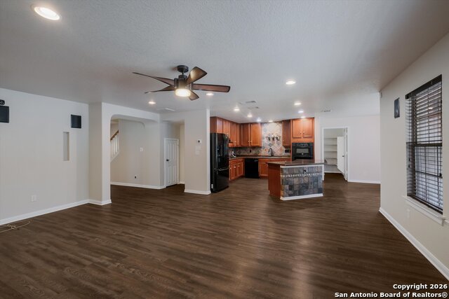 Image 3 of 31 For 233 Springtree Trl