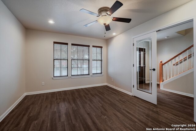 Image 4 of 31 For 233 Springtree Trl