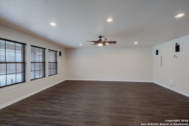 Image 7 of 31 For 233 Springtree Trl