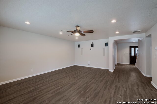 Image 8 of 31 For 233 Springtree Trl