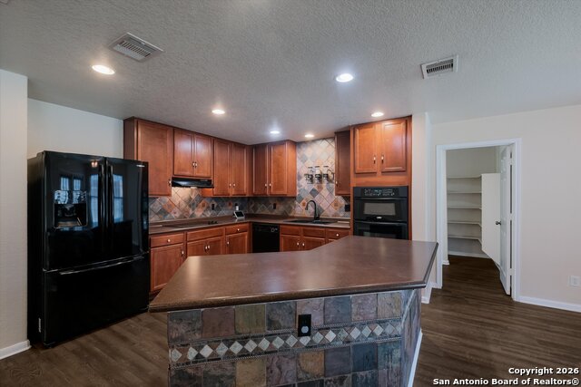 Image 9 of 31 For 233 Springtree Trl