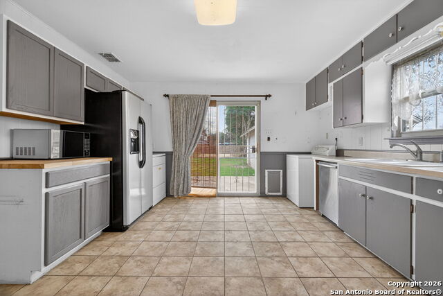 Image 36 of 47 For 4530 Winneway