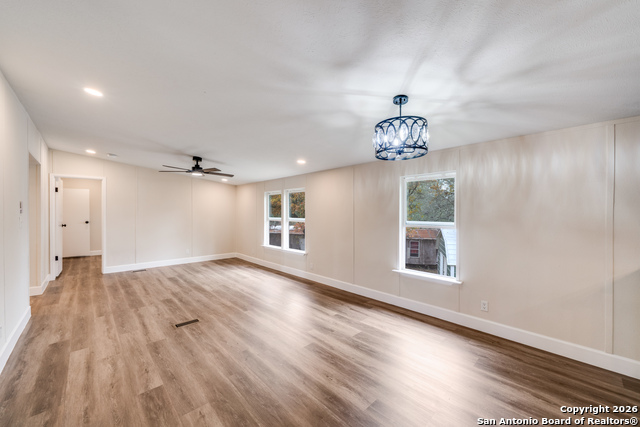 Image 13 of 25 For 551 Big Oak  