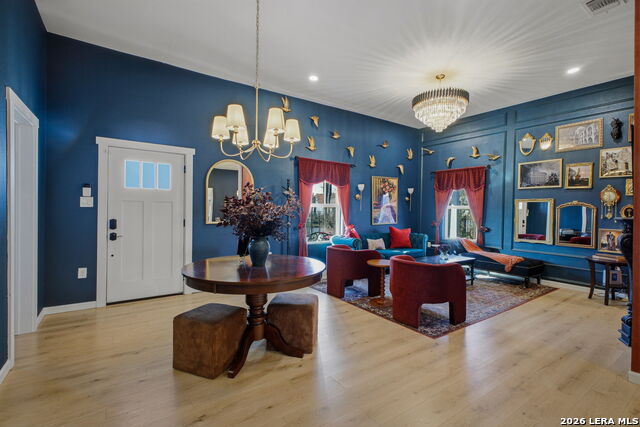 Listing photo id 8 for 1503 E Crockett St,