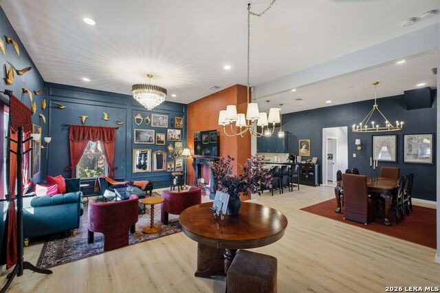 Listing photo id 9 for 1503 E Crockett St,