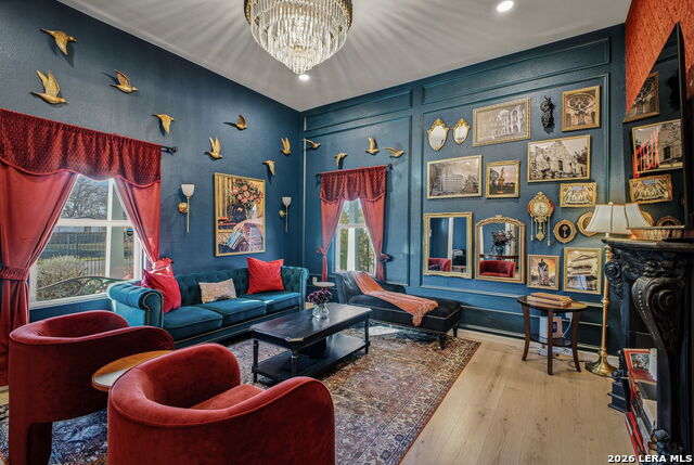 Listing photo id 11 for 1503 E Crockett St,