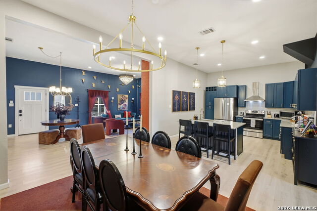 Listing photo id 14 for 1503 E Crockett St,