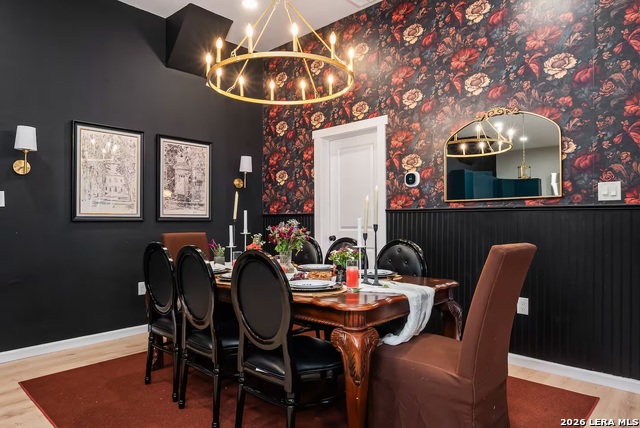 Listing photo id 15 for 1503 E Crockett St,