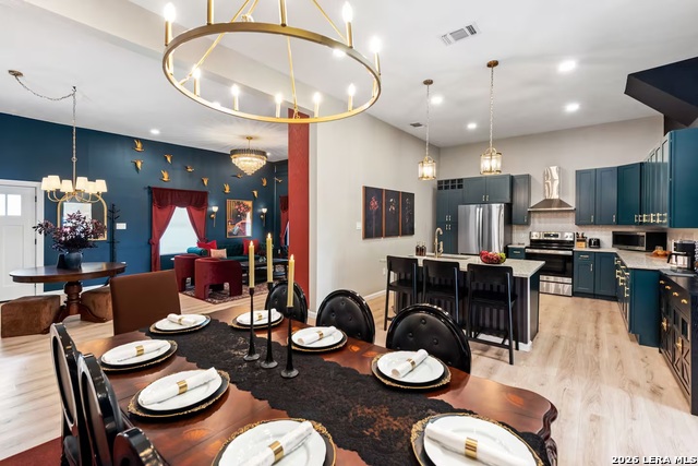 Listing photo id 16 for 1503 E Crockett St,