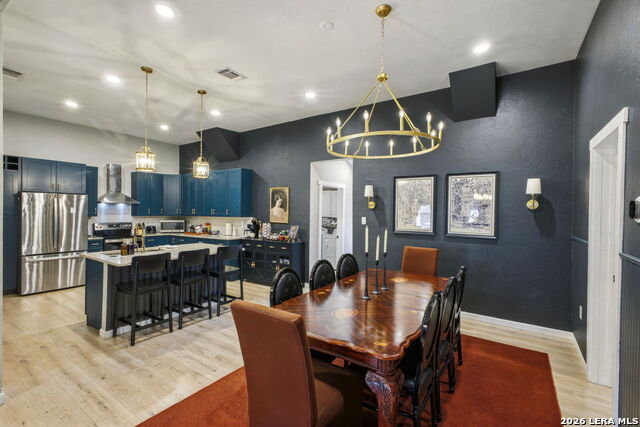 Listing photo id 17 for 1503 E Crockett St,