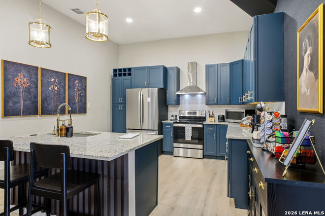 Listing photo id 19 for 1503 E Crockett St,