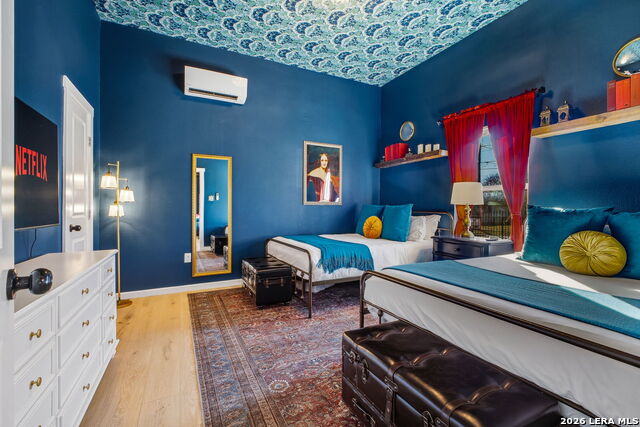 Listing photo id 29 for 1503 E Crockett St,