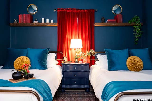 Listing photo id 30 for 1503 E Crockett St,