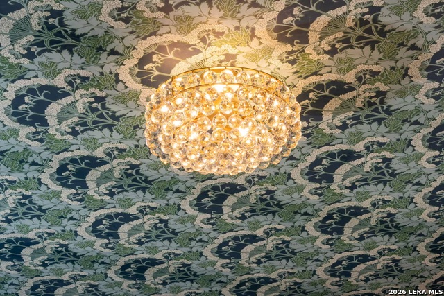 Listing photo id 31 for 1503 E Crockett St,