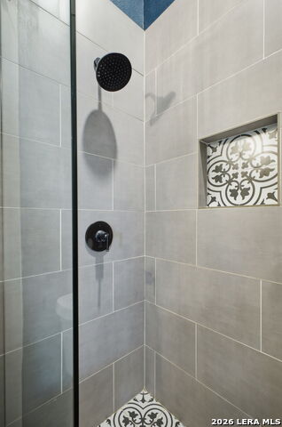 Listing photo id 34 for 1503 E Crockett St,