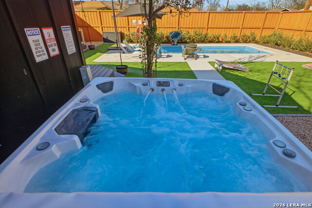 Listing photo id 46 for 1503 E Crockett St,