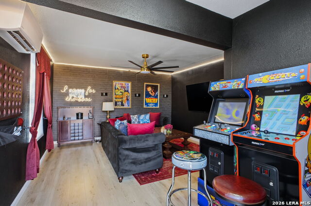 Listing photo id 47 for 1503 E Crockett St,