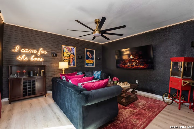 Listing photo id 48 for 1503 E Crockett St,