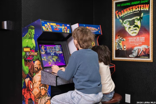 Listing photo id 51 for 1503 E Crockett St,