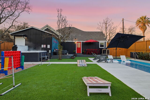 Listing photo id 55 for 1503 E Crockett St,