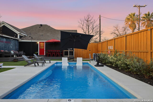 Listing photo id 56 for 1503 E Crockett St,