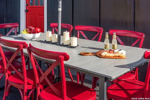 Listing photo id 60 for 1503 E Crockett St,