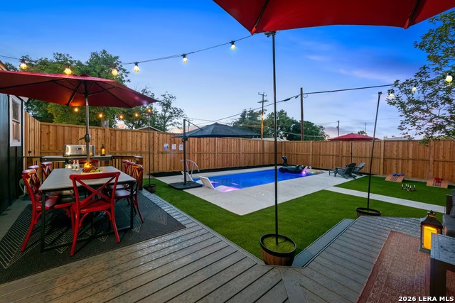 Listing photo id 63 for 1503 E Crockett St,